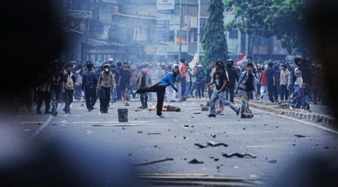 INDONESIA REVUELTA ANARQUISMO